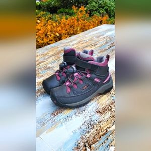 Keen booties size 9